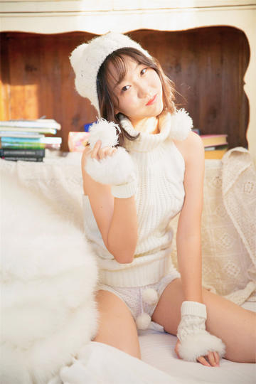 曾黎工作室徽章失窃）